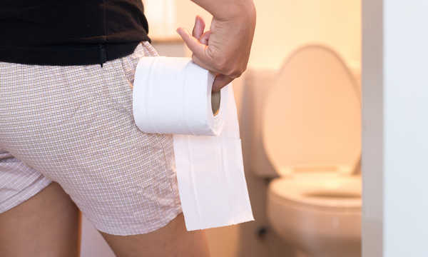 Wysiłkowe nietrzymanie moczu wynika głównie z osłabienia mięśni dna miednicy oraz niewydolności aparatu podtrzymującego cewkę moczową