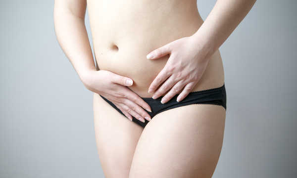 Ten implant okołocewkowy działa mechanicznie, poprawiając szczelność cewki bez konieczności klasycznego zabiegu operacyjnego