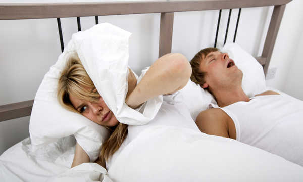 Leczenie chrapania aparatem TAP-T jest rozwiązaniem nieinwazyjnym, które można dopasować indywidualnie do budowy jamy ustnej pacjenta