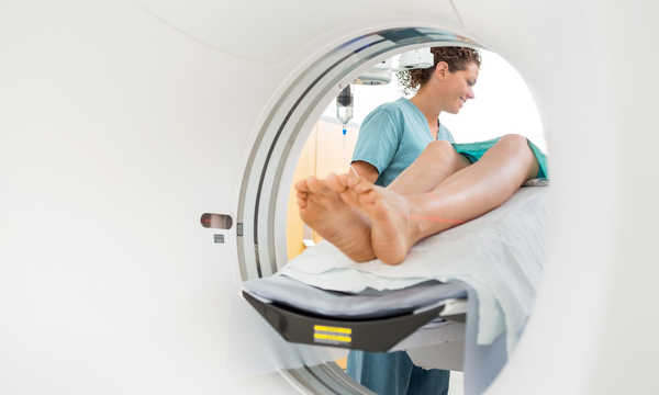 Metoda ta pomaga w diagnostyce deformacji osiowych, takich jak koślawość czy szpotawość