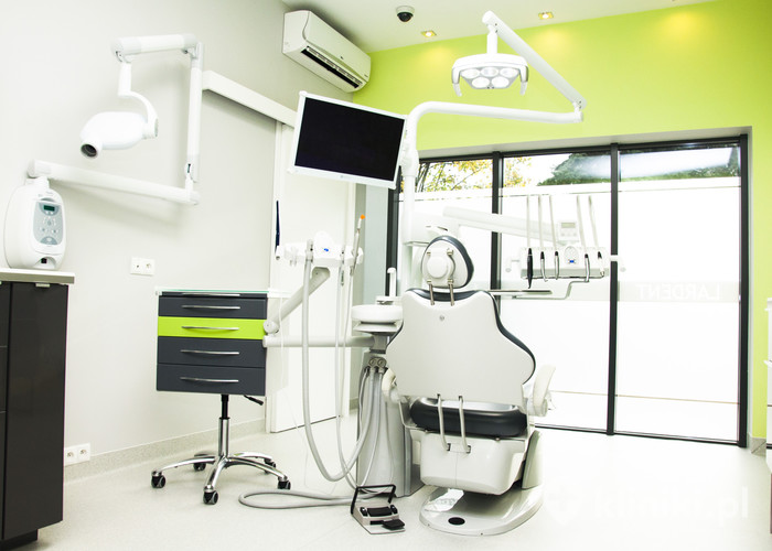 Gabinet zabiegowy w Centrum Stomatologii i Laryngologii Lardent Gabinet zabiegowy w Centrum Stomatologii i Laryngologii Lardent
