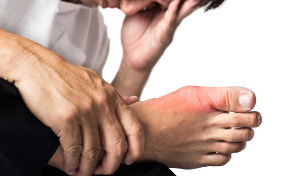 Halluksy najczęściej pojawiają się u kobiet, co wiąże się z częstym noszeniem obuwia na wysokim obcasie i o wąskim czubku