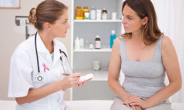 Operacyjne leczenie mięśniaków macicy obejmuje zabiegi chirurgiczne, takie jak miomektomia lub histerektomia