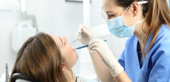 Leczenie stomatologiczne - czy warto leczyć zęby w ramach NFZ?
