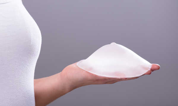 Alergia na silikonowe implanty piersi