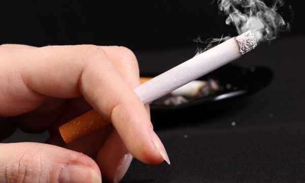 Implanty a palenie papierosów