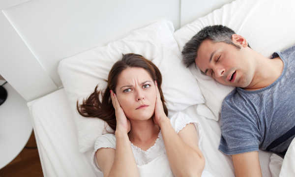 Leczenie chrapania laserem jest małoinwazyjne i zazwyczaj nie wymaga znieczulenia ogólnego ani hospitalizacji