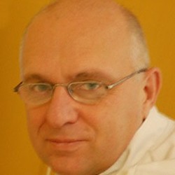 lek. dent. Mariusz Kwiatkowski