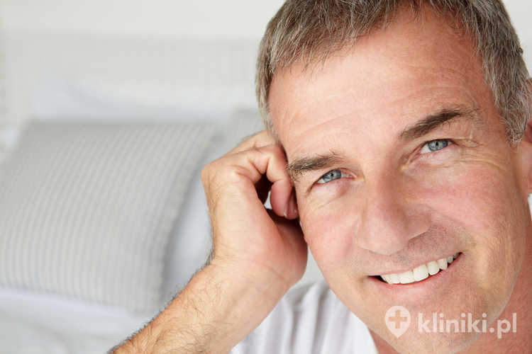 Implanty zygomatyczne umożliwiają odbudowę uzębienia u pacjentów z dużym zanikiem kości szczęki